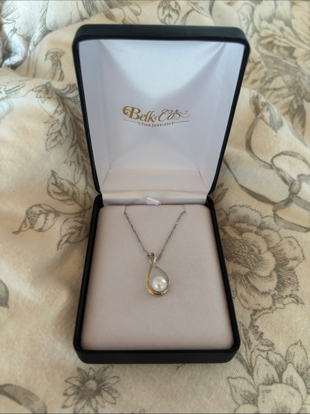 Two-Tone Pearl Pendant Necklace